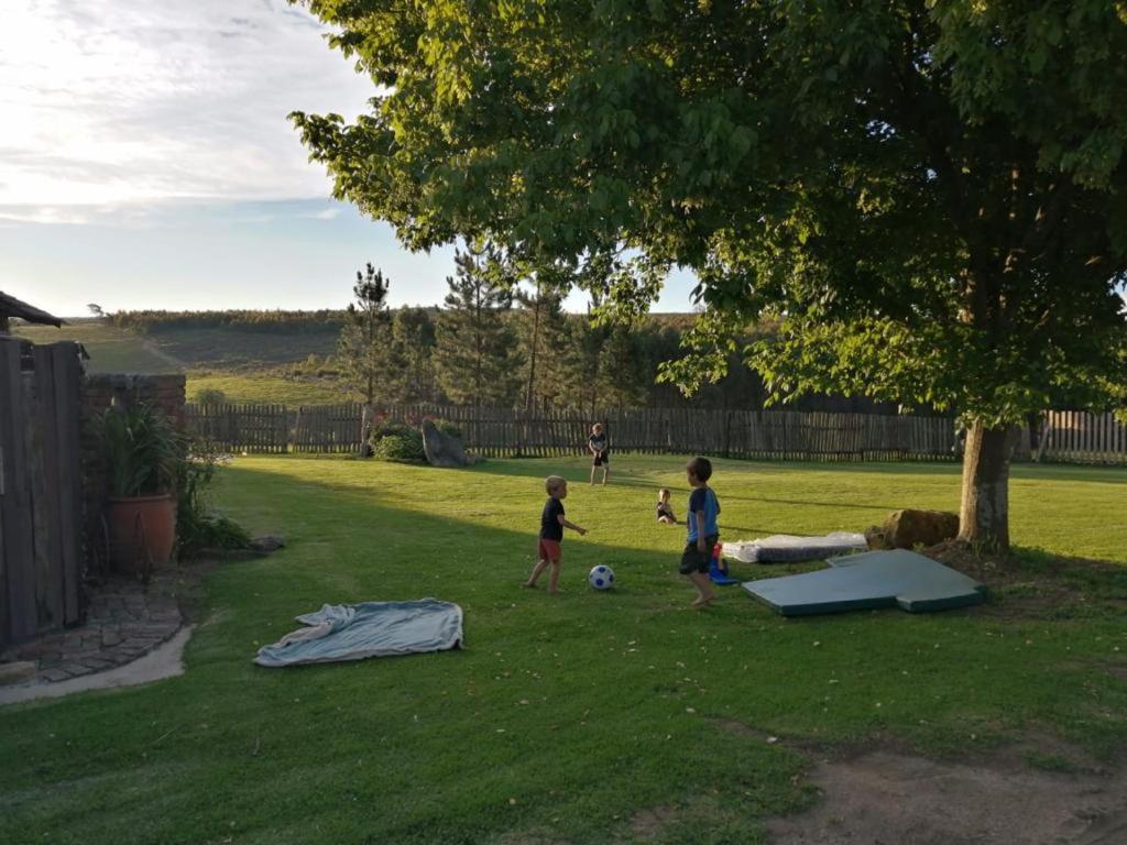 Rocks & Roses Farm Stay Lochiel Bagian luar foto
