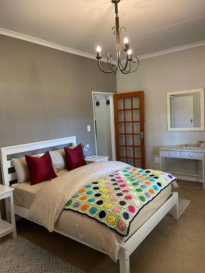 Rocks & Roses Farm Stay Lochiel Bagian luar foto
