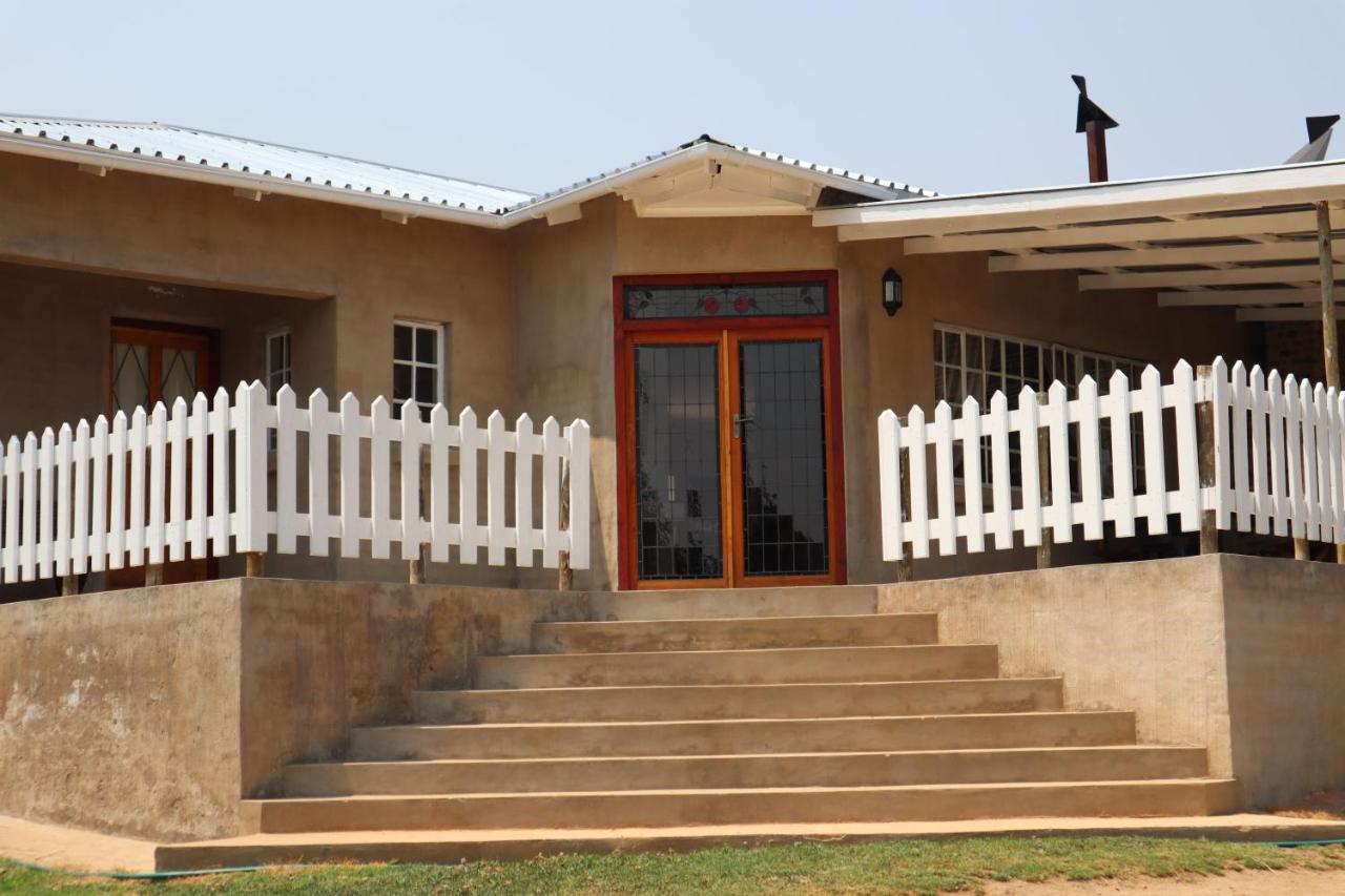 Rocks & Roses Farm Stay Lochiel Bagian luar foto